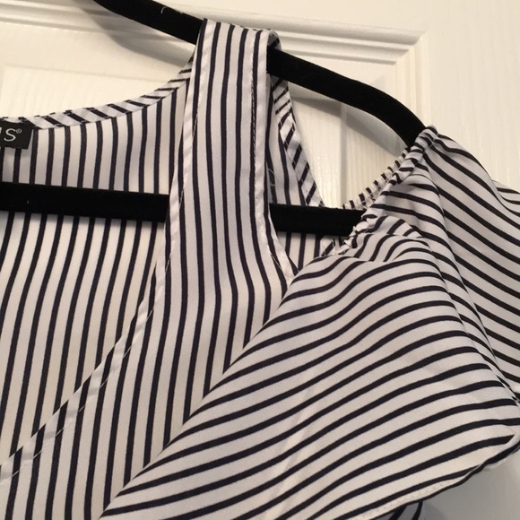 Cold Shoulder Blouse - Picture 2 of 3